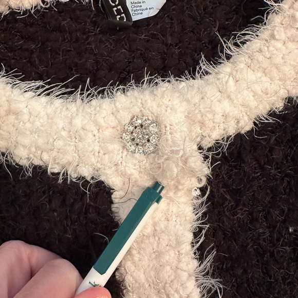 Really soft H&M sweater with jeweled buttons. Size L. - Picture 5 of 8